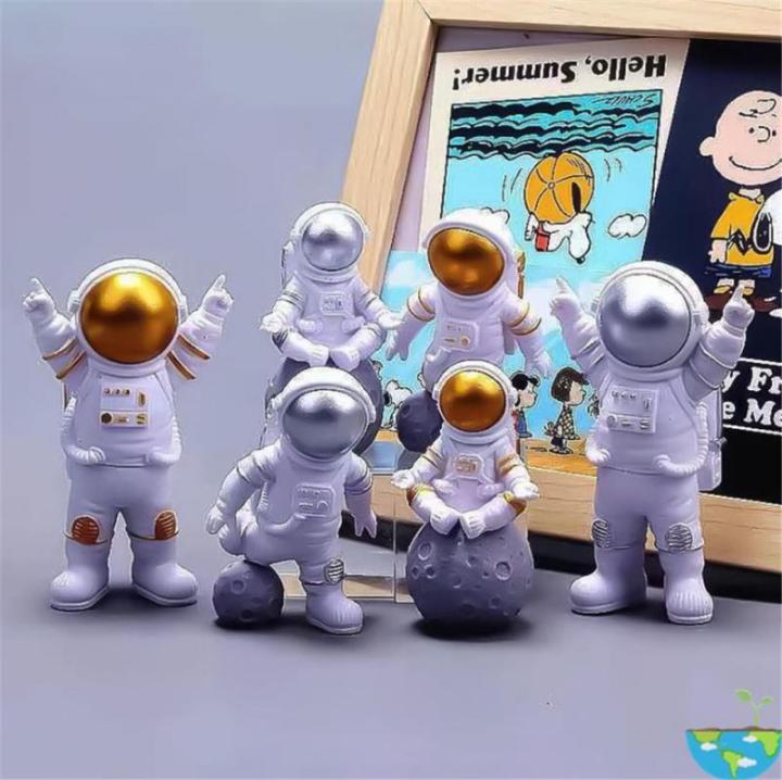 3pcsset-christmas-astronaut-figurines-spaceman-moon-sculpture-decorative-gift-mini-cosmonaut-statues-gift-toys-home-decor-hot