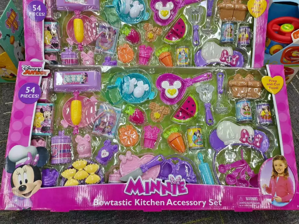 Disney's Minnie Mouse Bowtique Bowtastic Kitchen Accessory Set