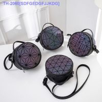 （READY STOCK）♕●▥ 2021 New Cute Mini Ball Bag Small One Shoulder Messenger Girls Bag Student Geometric Rhombus Reflective Bag Girls YZ