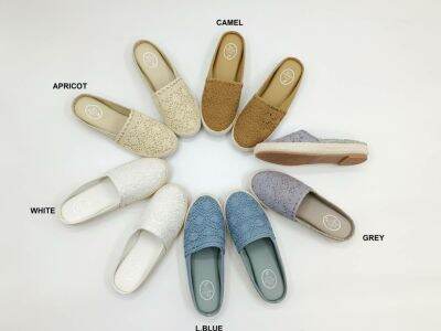 รองเท้าแตะลูกไม้ Half lace slip-on