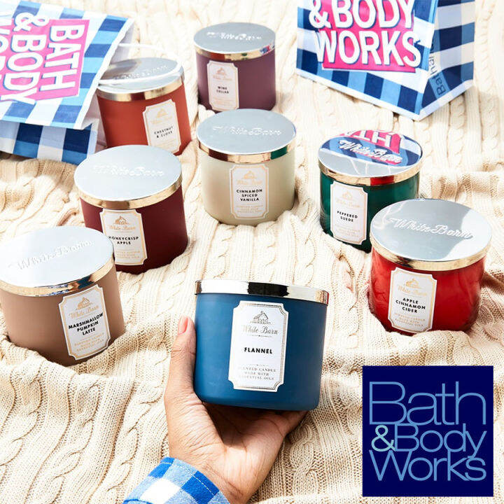 Bath & Body Works / White Barn Scented Candle / Scented Candle with