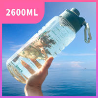 ขวดน้ำนักกีฬา 2600ml ความจุขนาดใหญ่ ขวดน้ำดื่มแบบพกพาที่มีระดับน้ำ ไม่มี BPA