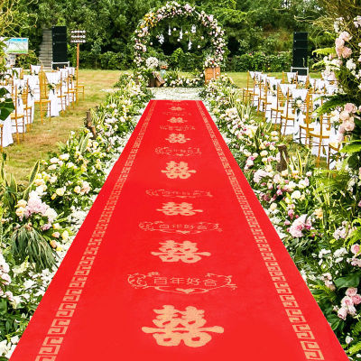 พรมแดงพรมงานแต่งใช้แล้วทิ้งผ้าใยสังเคราะห์หนาไม่ลื่นบันไดสำหรับงานแต่งงานสีแดง