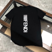 Fendi เสื้อยืดอเนกประสงค์สำหรับผู้ชายและผู้หญิง,แขนสั้นพิมพ์ลายลำลองลายพระปรมาภิไธยย่อ