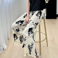 2023สินค้าใหม่ของแท้จากญี่ปุ่น Issey Miyake Joker กางเกงขายาวใส่เล่นเสื้อผู้หญิงแบบตรงดีไซน์แบบมีผ้าคาดเอวสูงพับได้บางกางเกงขาบานกว้าง