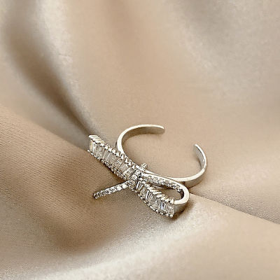 [COD]ins แหวนสีเงินสไตล์เย็นแหวนเปิดเพทายแบบเรียบง่ายสำหรับผู้หญิงแหวนหรูย้อนยุคหรูหราเบาๆที่นิยมในโลกออนไลน์ Christmas Gift