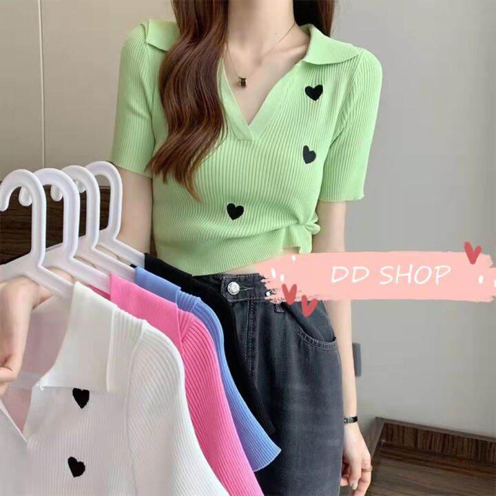 DD SHOP 'พร้อมส่ง' 3045 เสื้อไหมพรมทรงครอปสั้น คอปก ดีเทลหัวใจเล็ก
