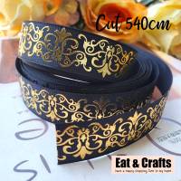 ริบบิ้น สีดำ ผ้าซาติน พิมพ์ทอง ริบบิ้น Black Ribbon for diy เส้นเล็ก (ความยาวตัดแบ่งจากม้วน ความยาว 540cm) (สินค้าพร้อมส่งจากไทย)