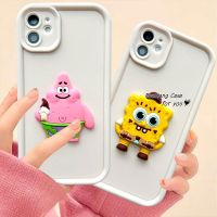 เคส RouJiang สำหรับ iPhone 14 13 12 11 Pro Max X XR Xs Max 8 7 6S Plus SE 2020ฟองน้ำตัวการ์ตูนคลาสสิกและเคสโทรศัพท์วางมือกับเพื่อนที่ดีของเขา