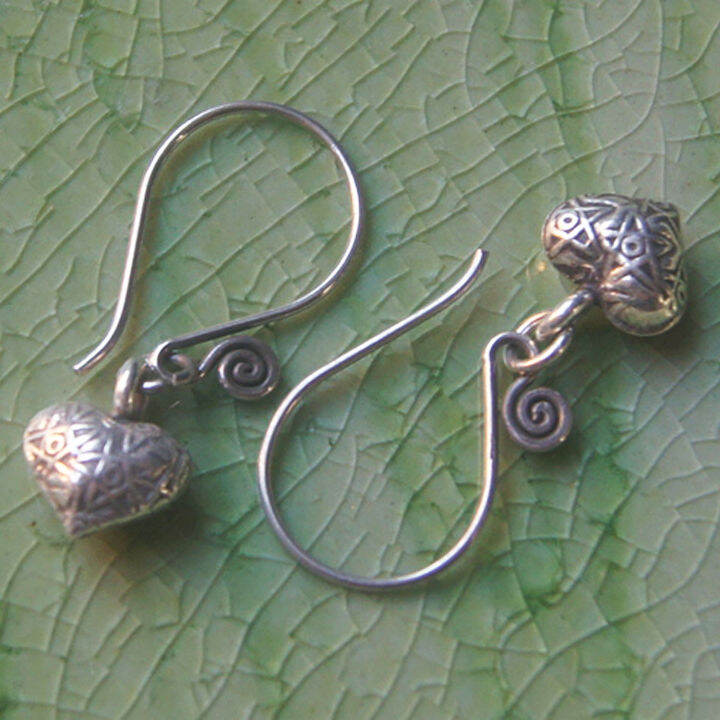 heart-to-heart-earrings-pure-silver-thai-karen-hill-tribe-very-nice-หัวใจถึงหัวใจสวยงามไทยตำหูเงินกระเหรี่ยงทำจากมือชาวเขางานฝีมือสวยของฝากที่มีคุณค่าของฝากถูกใจ