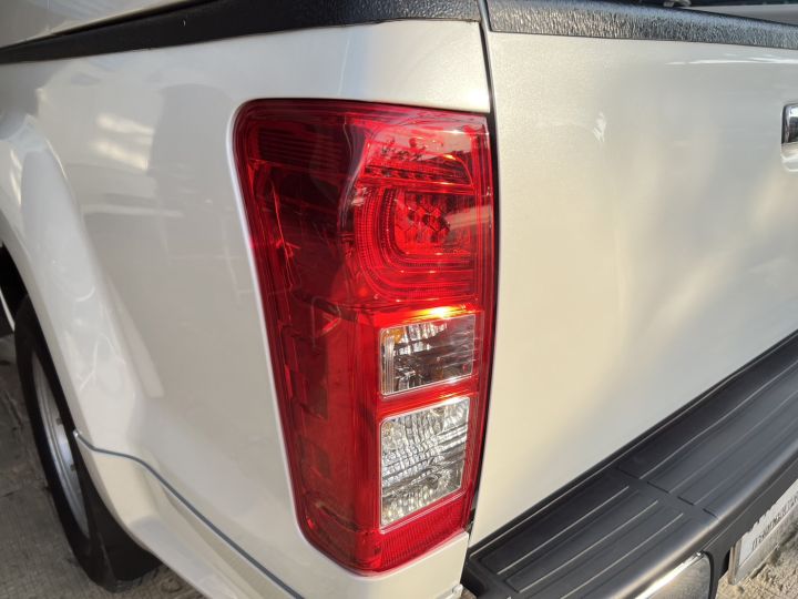 ไฟท้ายดีแม็กซ์-isuzu-dmax-2014-2018-led-เบ้าแดง-ยี่ห้อตราเพชร-diamond