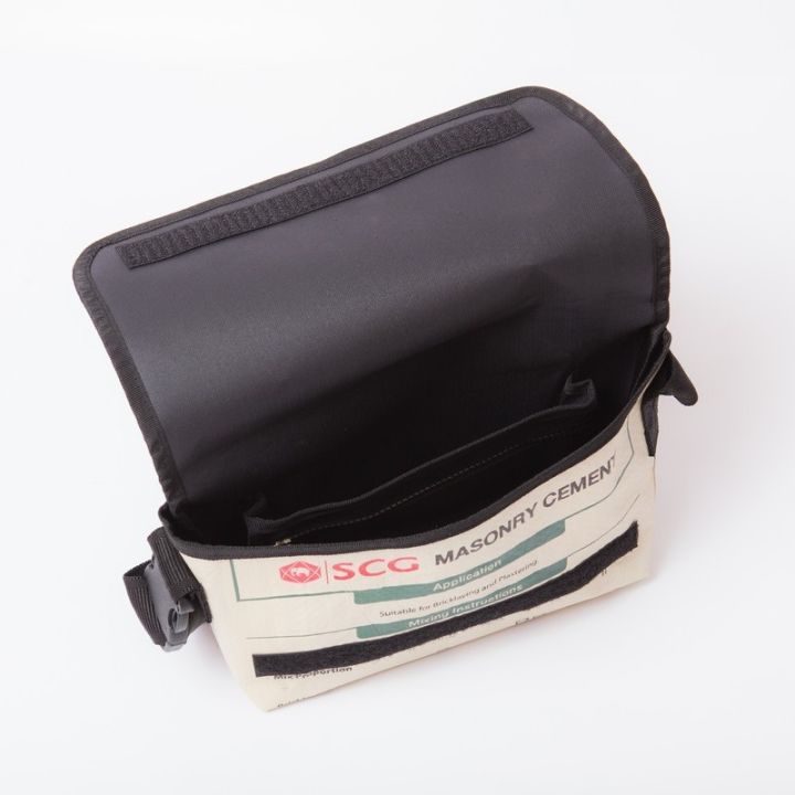 คิดจากถุง-กระเป๋าถุงปูน-รักษ์โลก-scg-messenger-bag-09-bsmg-09-กระเป๋าเมสเซนเจอร์-กระเป๋าสะพายข้าง-กระเป๋าแฟชั่น-กระเป๋ารักษ์โลก-รักสิ่งแวดล้อม