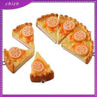 CHIZH 25pcs 3023มม. เครื่องทำพายมะนาวทำจากเรซิ่น โลหะอัลลอยด์ สีเหลืองทาเล็บ เสน่ห์พิซซ่าสามเหลี่ยมเรซิ่นน่ารัก แข็งแรงและทนทาน เรซิน เครื่องรางพิซซ่าสามเหลี่ยม งานฝีมือดีไอวาย