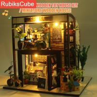 RubiksCube ชุดบ้านตุ๊กตาจิ๋วแบบ DIY ชุดสร้างแบบจำลองร้านกาแฟไม้พร้อมไฟดนตรีชุดบ้านตุ๊กตาจิ๋วแบบทำด้วยไม้บ้านตุ๊กตาร้านกาแฟ