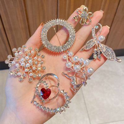 Exquisite Brooch Corsage Pin Fixed Clothes Accessories anti-light Buckle Flowers Animal Imitation Pearl Zircon Brooch брошь женс