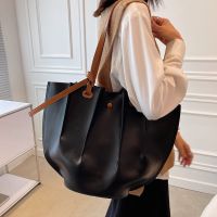 Large Capacity Pu Tote Bag for Women Soft Leather Sense Commuter Ladies Shoulder Bag Casual Pleated Bucket Bag Underarm Bag