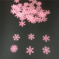 50Pcs/Lot Luminous Wall Sticker Christmas Snowflake Decoration Plastic Pink White Blue Snowflake Stereo Decals Glow In The Dark