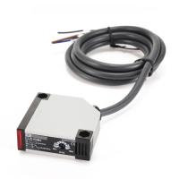 E3JK-R4M1 2M Retroreflective Photoelectric Sensor สาย 2 เมตร พร้อมชุดติดตั้งและแผ่นสะท้อน