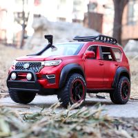 1:24 Toyota Prado โมเดลรถ SUV อัลลอยหล่อขึ้นรูปรถของเล่นจำลองแสงไฟเสียงดึงกลับของเล่นรถออฟโรดสำหรับเป็นของขวัญ