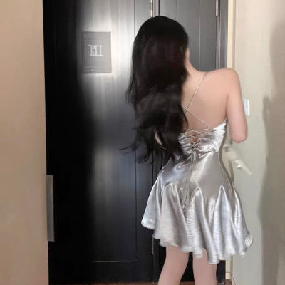 COCONI ชุดสายผ้าซาตินผู้หญิงเซ็กซี่สไตล์เกาหลีแบบใหม่เสื้ื้อคลุมตัวยาวสตรีชุดราตรีชุดเดรสทรงเอ