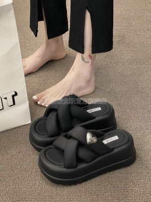 【July】 Net infrared slippers womens summer 2023 new style stepping on feces feeling non-slip thick bottom increased beach word sandals and