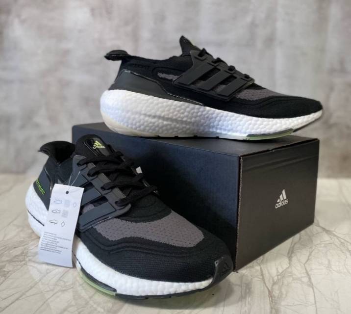 รองเท้าผ้าใบ-adidas-สีดำพื้นขาว