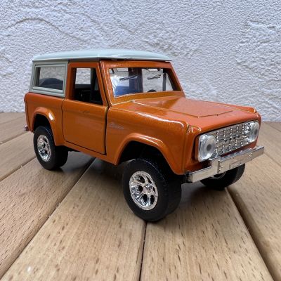 1:32 JADA ลุยบร็อนโกแบบจำลองรถยนต์คลาสสิก Diecast 1973