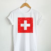 ? เสื้อยืดพรีเมี่ยมเสื้อยืดลาย ธงชาติสวิตเซอร์แลนด์ ประเทศสวิตเซอร์แลนด์ Switzerland Flag เสื้อสกรีน แขนสั้น คอกลม