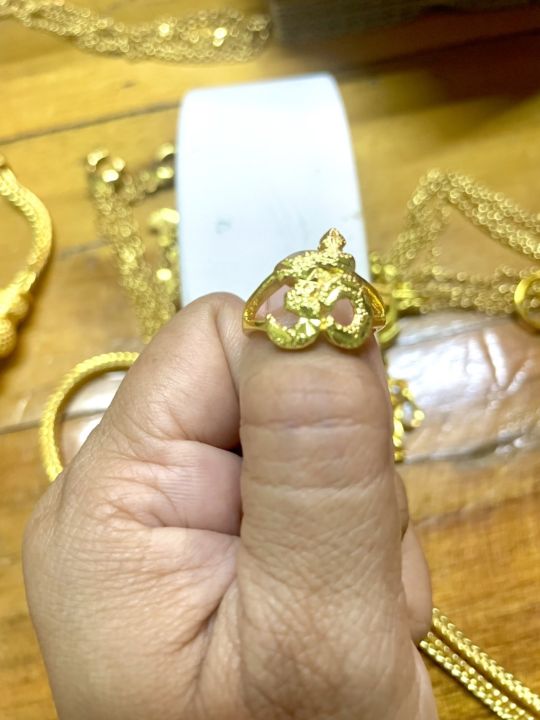 apata-jewelry-แหวงทองชุบ-ชุบทองแท้หนาพิเศษเคลือบแก้วไม่ลอกดำ-สีเหมือนของแท้-ลายละเอียดเหมือนทุกจุด-แหวนโอมสำเร็จ-2-สลึง-ไม่เขียวไม่คัน