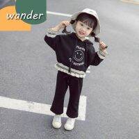 WANDER เสื้อผ้าเด็กผญ เสื้อฮู้ดเด็กญ ดีไซน์การพิมพ์แฟชั่นเกาหลี ชุดเสื้อมีฮู้ดผ้าฝ้ายสำหรับเด็กผู้หญิง + กางเกงขายาวลำลองสองชิ้น23830