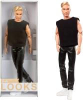 Barbie Signature Looks Ken Doll (Blonde with Facial Hair) Fully Posable Fashion Doll Wearing Black T-Shirt &amp;ตุ๊กตาบาร์บี้ลายเซ็นมีลักษณะตุ๊กตาเคน (สีบลอนด์กับขนบนใบหน้า) ได้อย่างสมบูรณ์ตุ๊กตาแฟชั่นสวมใส่เสื้อยืดสีดำและกางเกงไวนิลของขวัญสำหรับนักสะสม GTD90