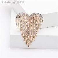 Creative Design Love Tassel Grab Chain Brooch High-end Trendy Temperament Womens Suit Collar Pin Matching