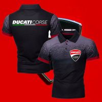 ducati corse [ขายขาดทุน พร้อมส่งจากโรงาน] โปโล มีกระเป๋า ทรงผู้ชาย คอปก คอโปโล เสื้อโปโลสีพื้น ผ้า ค๊อตต้อนผสมโพลีเอสเตอร์ ใส่สบาย