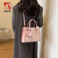 Maito this year popular portable bag new female fashion sense oblique satchel embroidery jacquard BaoChao small party --ndjb238803