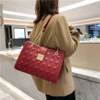 T Textured Diamond Chain Bag Female New Style Trendy Korean Version Fashion Casual Messenger Light Luxury Large-Capacity Shoulder Unique Girl Com 【AUG】