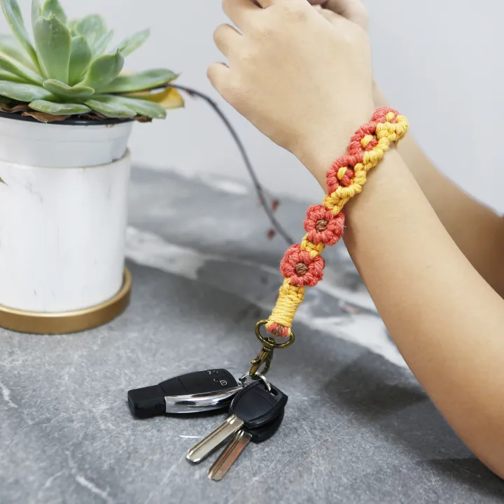 ins-cotton-rope-keychain-cartoon-flower-keychain-keychain-accessories-flower-woven-keychain-pure-hand-woven-keychain-keychain-pendant