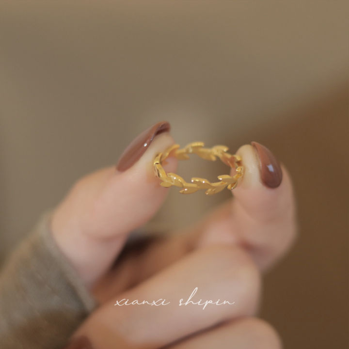 เครื่องประดับเครื่องประดับทองคำชุบเหล็กไทเทเนียมสำหรับผู้หญิงแหวนใบไม้สไตล์วินเทจใหม่