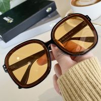 【LZ】■✴  Vintage Oversized Round Gradient Sunglasses For Women New Fashion Brand Black Yellow Rivet Sun Glasses Men Retro Chich Shades