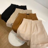 New in ✨✨  Elena short pants (290฿ฟรีส่ง) กางเกงขาสั้นเอวสูงเบสิคทรงน่ารัก ที่ใส่เป็น Everyday look ได้เลยค่ะ