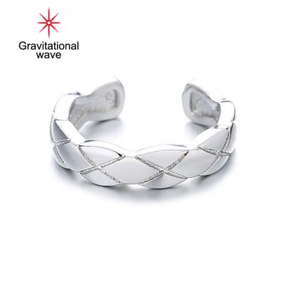 Gravitational Wave 1Pc Ear Clip ฝีมือดีประณีตทุกวันสวมใส่ทองแดง Non-Piercing Lady Ear Clip สำหรับ Party
