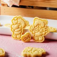 Valentines Day Love Heart Bear Cookie Cutter Biscuit Mold Fondant Cake Mould Baking Tool 3D Plastic Cookie Mold For Wedding Bread Cake  Cookie Access