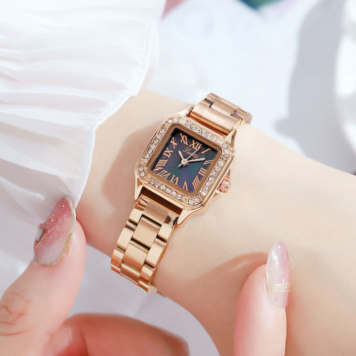 นาฬิกาแฟชั่นผู้หญิง2023ใหม่สไตล์ยุโรปเรียบง่ายอารมณ์แฟชั่นผู้หญิงนาฬิกาอินเทรนด์-rhinestone-ย้อนยุคนาฬิกาสี่เหลี่ยมเล็ก