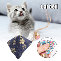 สไตล์ญี่ปุ่น Catnip ซอง Bell สามเหลี่ยม Cat Grass กระเป๋าจี้เชือกป่านแมวของเล่นสำหรับ Sniff Scratching SN