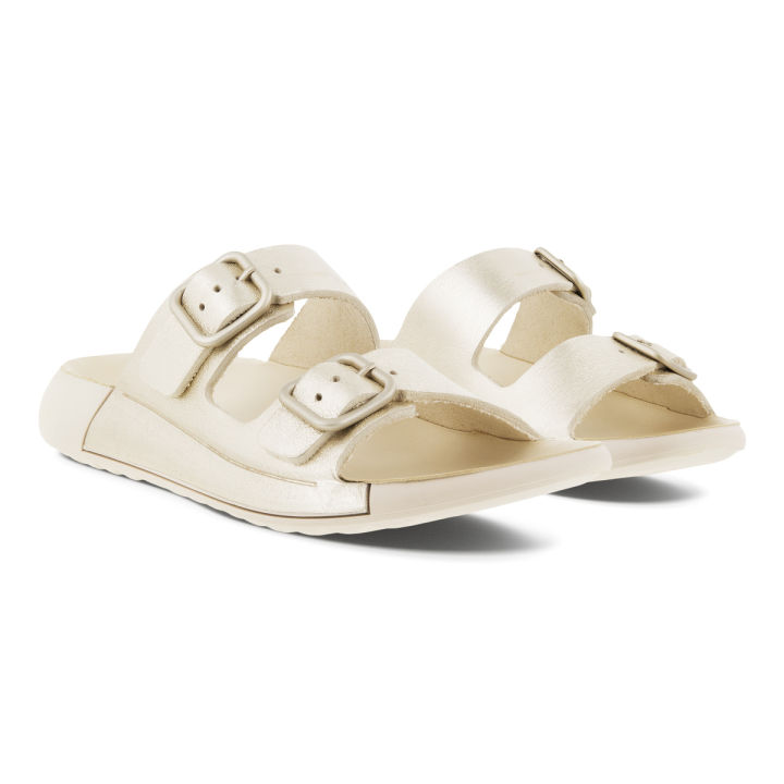 ecco-รองเท้าลำลองผู้หญิงรุ่น-cozmo-w-flat-sandal-pure-white-gold-metallics