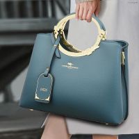 ?handbag branded กระเป๋าผู้หญิงหนังนุ่ม 2023 ใหม่ทั้งหมดตรงกับกระเป๋าถือความจุขนาดใหญ่แฟชั่นกระเป๋าสะพายวัยกลางคน Messenger กระเป๋าแม่