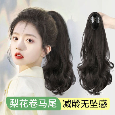 2022ฤดูร้อน Clip-On Curly Ponytail Hair Extension Elegant Curly Wig เกาหลี Long Curly Hair Wig Hairpiece Tie Ponytail For Ladies Girls Natural Realistic Convenient Horsetail Wig Hair Extension With Clip Hair Pads