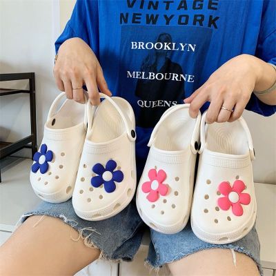 2023 New Fashion version    Hole shoes womens ins tide non-slip net red girl heart soft bottom Baotou beach sandals and slippers womens summer wear nurse shoes