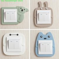 [24 Home Accessories] 1ชิ้นสัตว์การ์ตูนน่ารักส่องสว่างแผงสวิตช์สติกเกอร์เรืองแสงเรืองแสงในที่มืดบ้านห้องเด็กตกแต่งผนัง