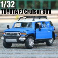 แบบจำลองสูง SUV Diecast โลหะผสมรุ่น1:32 TOYOTA FJ Cruiser รถของเล่นโลหะรถของเล่นสำหรับเป็นของขวัญเด็ก Gratis Ongkir