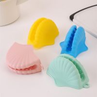 2Pcs Shell Shape Baking Silica Gel Heat Insulation Clip Anti Scalding Non Slip Household Bowl Microwave Oven Kitchen Gloves